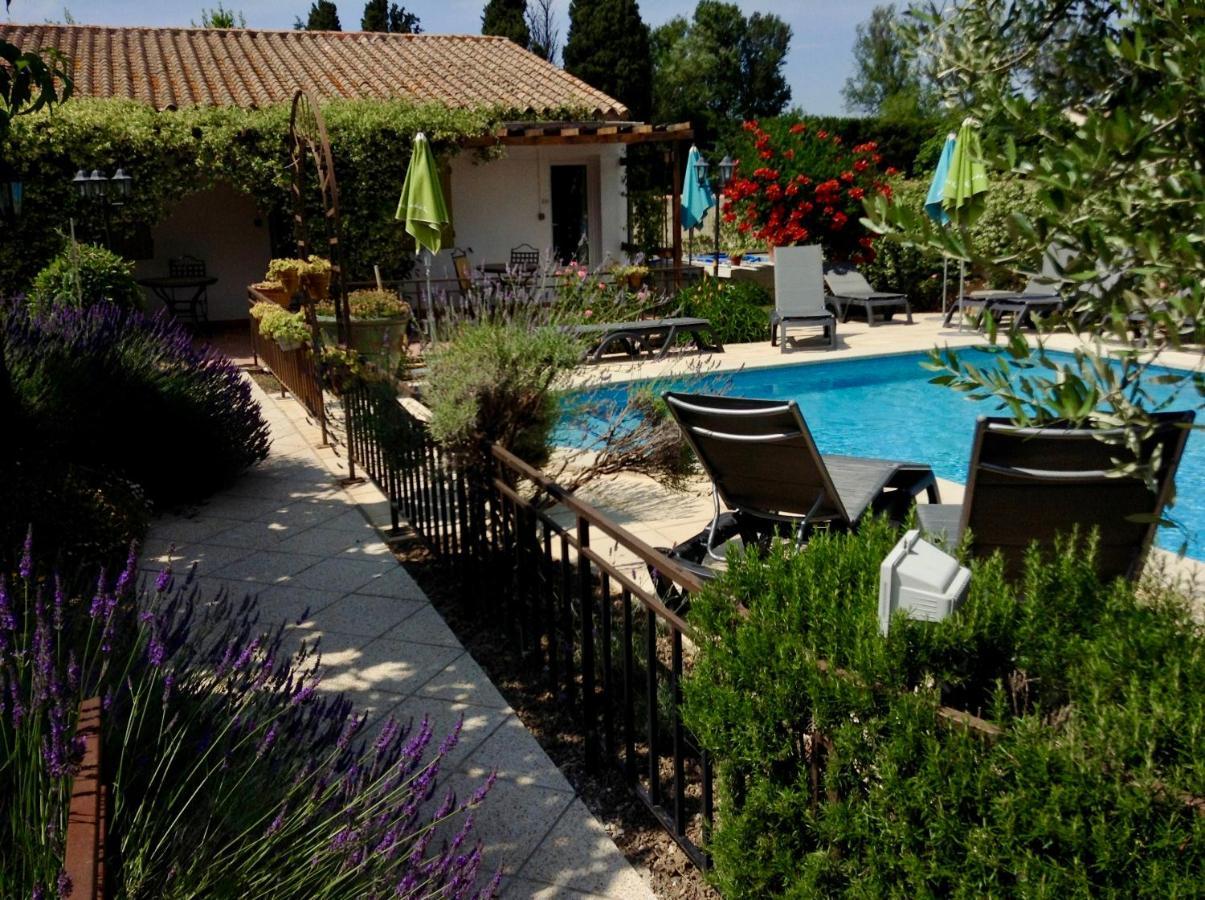 Logis Hotel Restaurant Hostellerie De La Tour Fontvieille Esterno foto