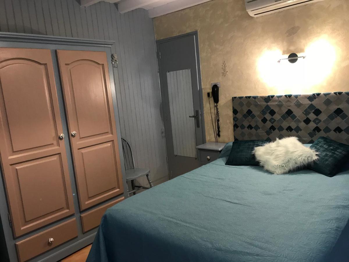 Logis Hotel Restaurant Hostellerie De La Tour Fontvieille Esterno foto
